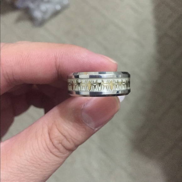 Glow in The Dark Gold Spiderman Ring - Picture 4 of 6